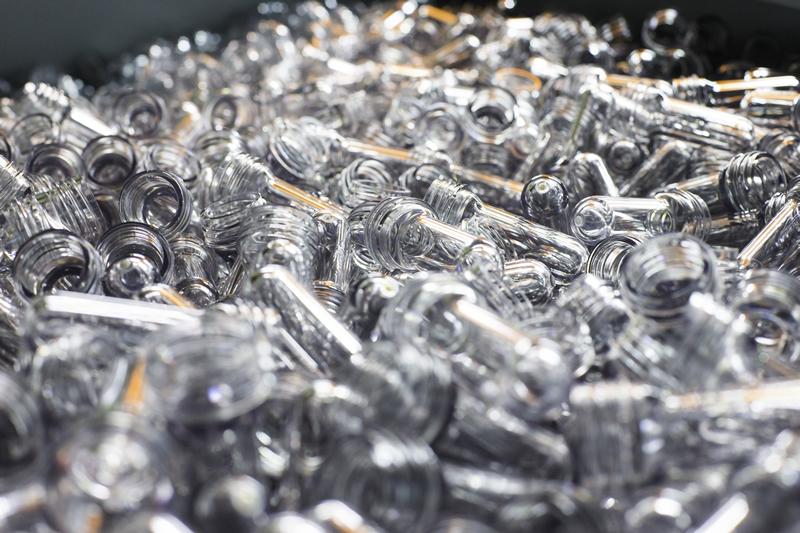 Conception de matières plastiques recyclés dans l'usine Roty en Ille et vilaine 